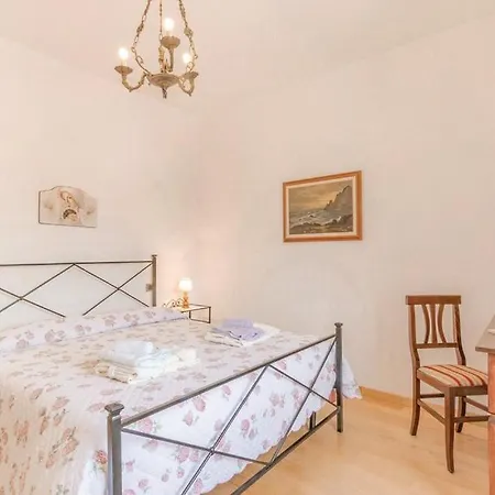 Le Vigne Di Clementina Fabi בית חווה Montedinove